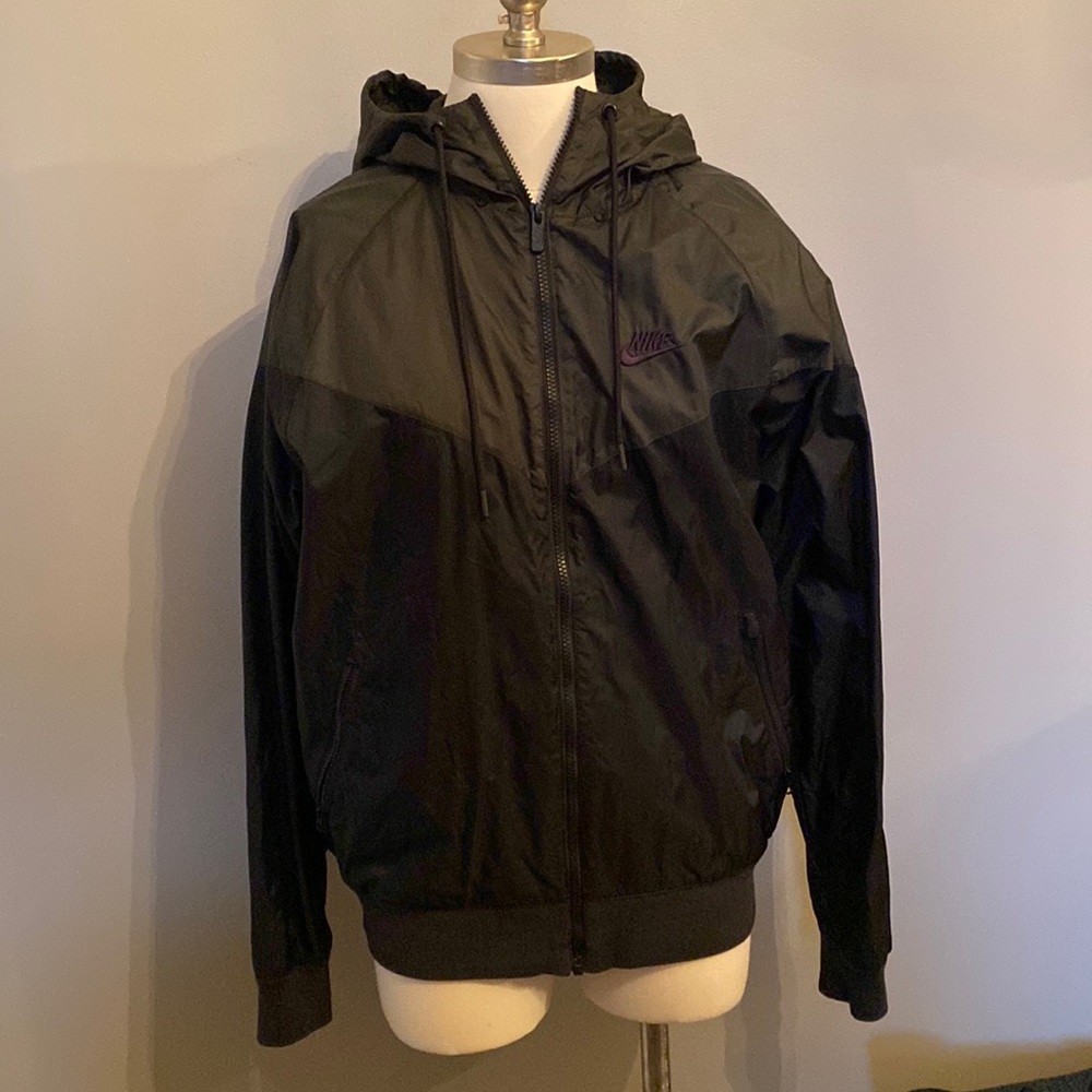 Nike hooded windbreaker, gently worn.